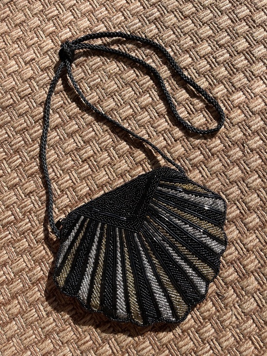 Unique Vintage Handbags - Vintage Mini Evening Beaded SeaShell Bag🐚